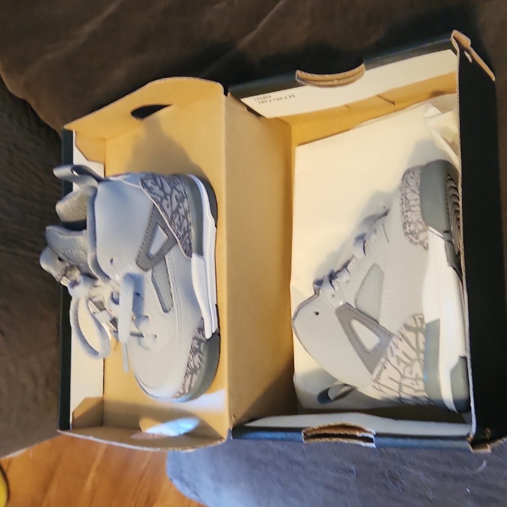 Jordan spizikes, gray,size 4 toddler
